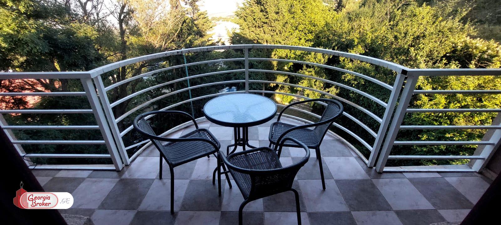 продается дом с новым ремонтом 7-комнат